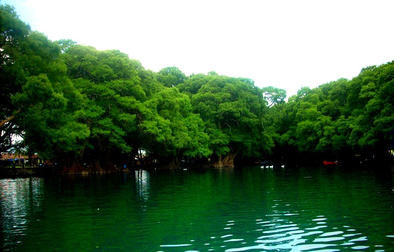 Lago de Camécuaro National Park